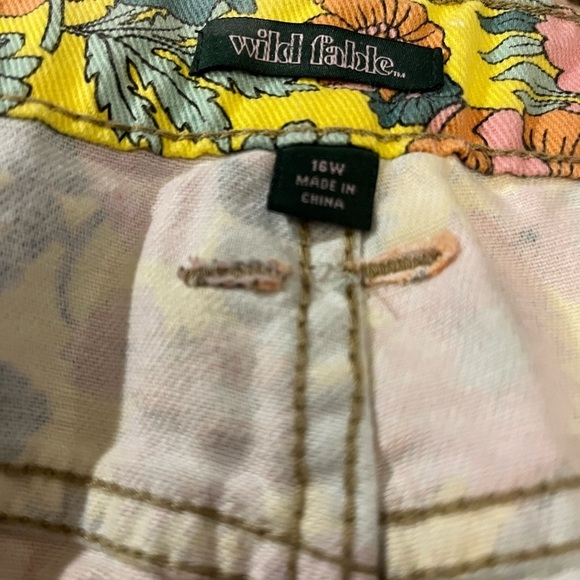 𝅺wild fable plus Women's Super-High Rise Cheeky Jean Shorts multicolor floral - Picture 6 of 6